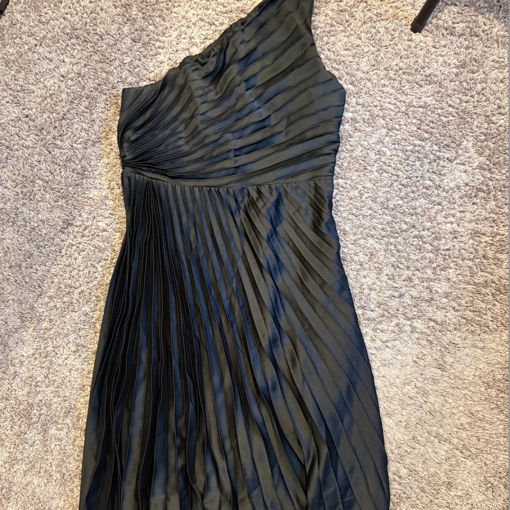 NWT Abercrombie & Fitch Giselle Midi Pleated Black One Shoulder Dress Size Large
